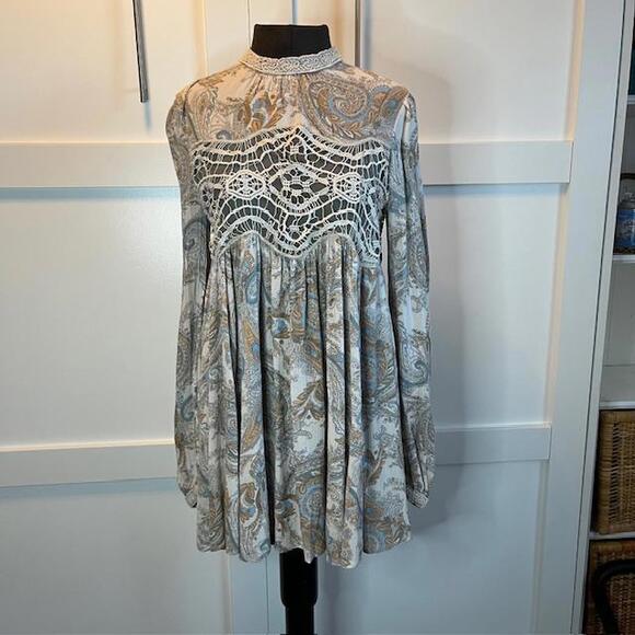 Free People Dresses & Skirts - Free People Elegant Vintage-Inspired Lace Overlay Dress